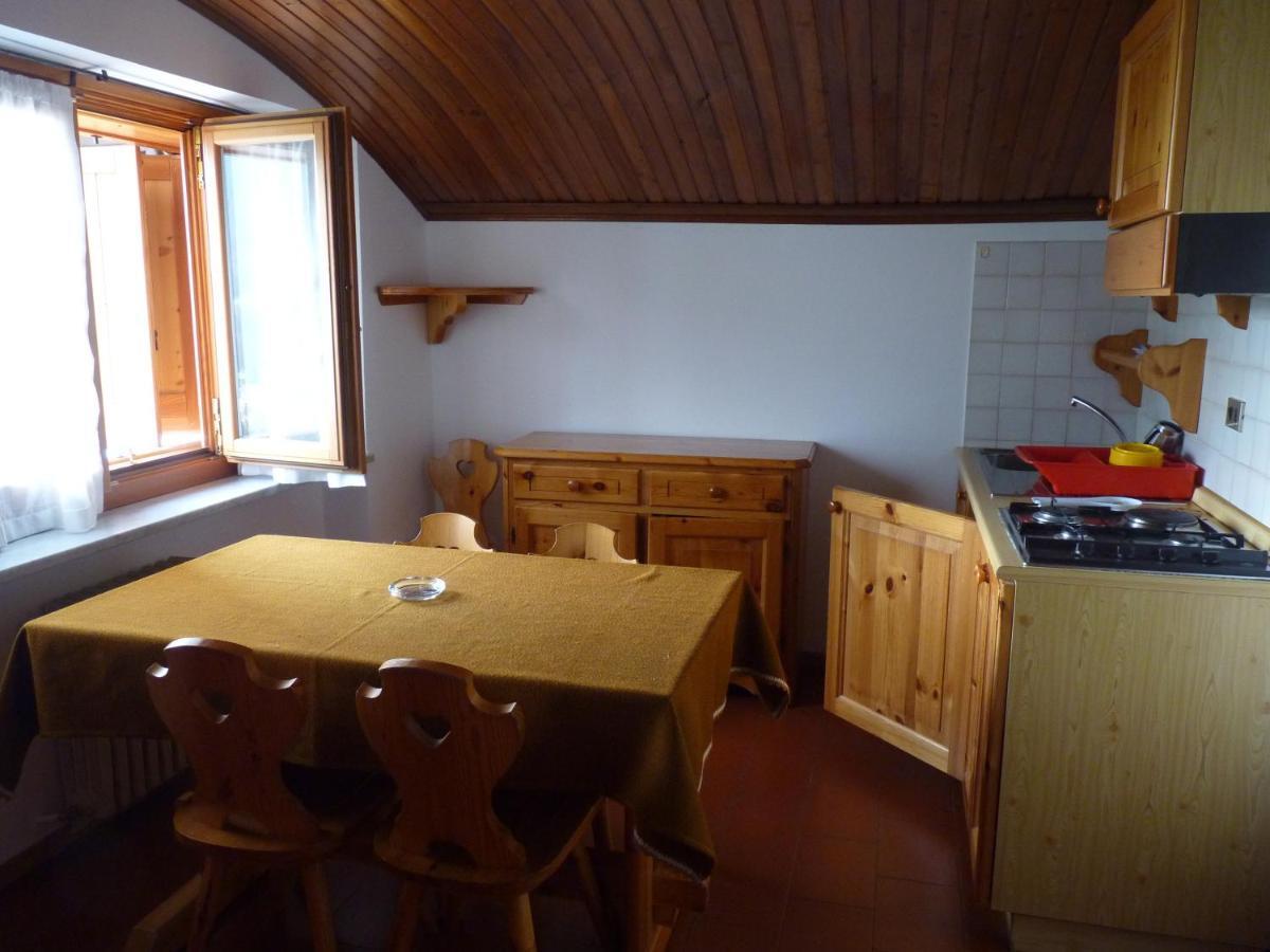 Residence Lo Scoiattolo La Magdeleine Room photo